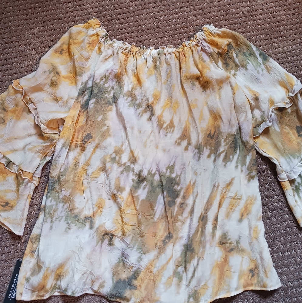 NWT - Flowy Top Small